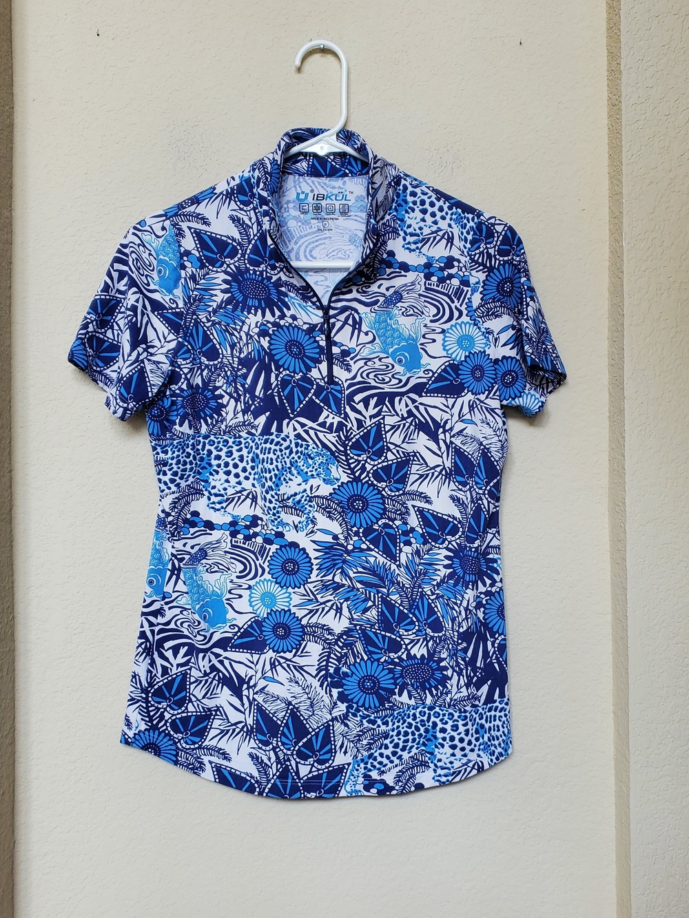 IBKul Blue Floral Short-Sleeve Golf Shirt. Size Small